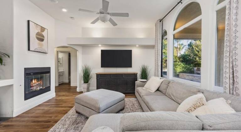 Vacation home with pool | Pet-friendly — photo 2