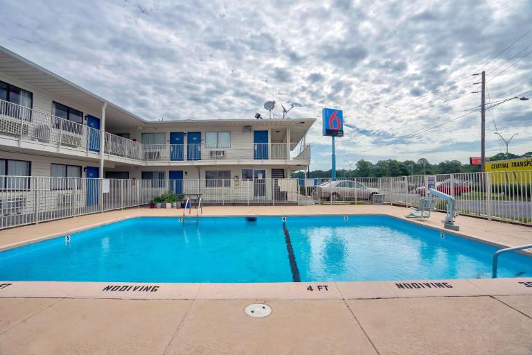 Motel 6 Lumberton, NC — photo 5