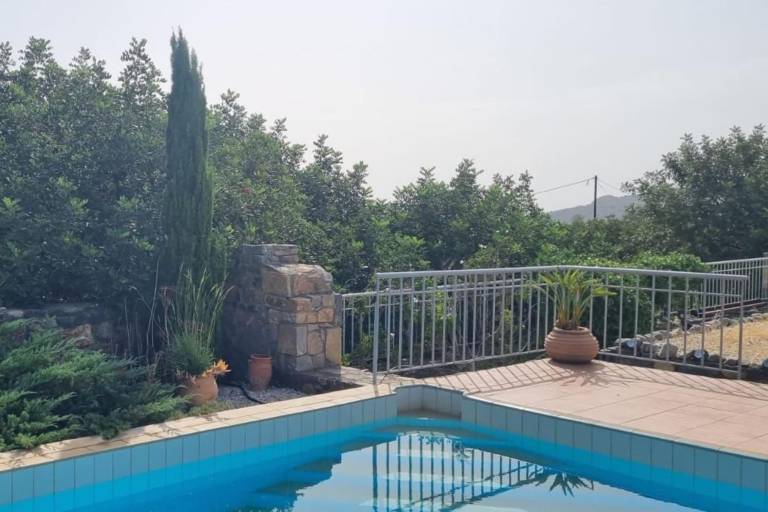 150 m&sup2; Villa