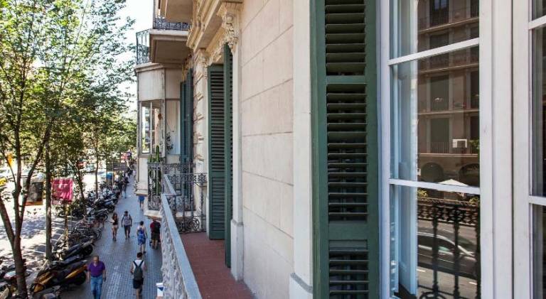 Family-friendly holiday apartment with patio | Next to Casa Milà | Suitable for remote work | Pets allowed — photo 5