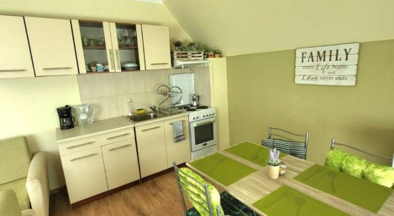 Apartment with BBQ, patio & yard — photo 4