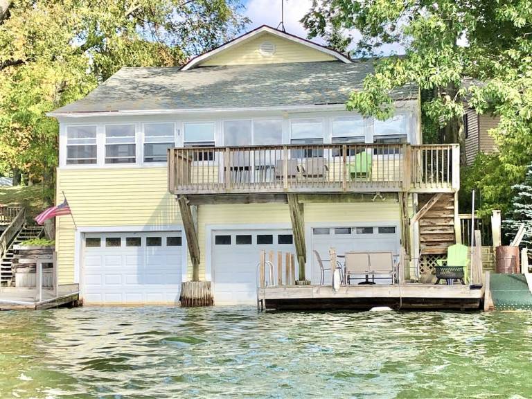 House Findley Lake