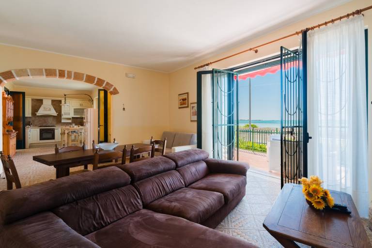 Seafront Villa Ariel — photo 2