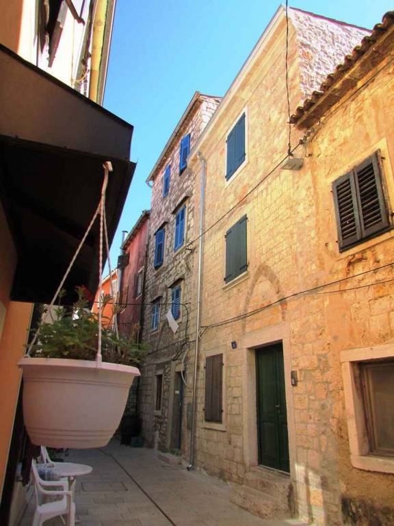 Apartment with terrace — photo 2