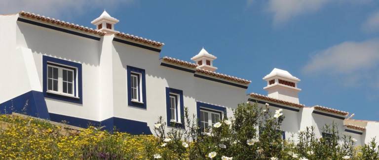 Vacation home with terrace, pool & garden — photo 4