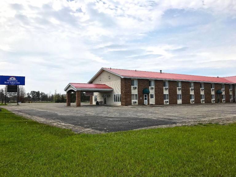 Econo Lodge Inn & Suites Escanaba North in Escanaba, MI