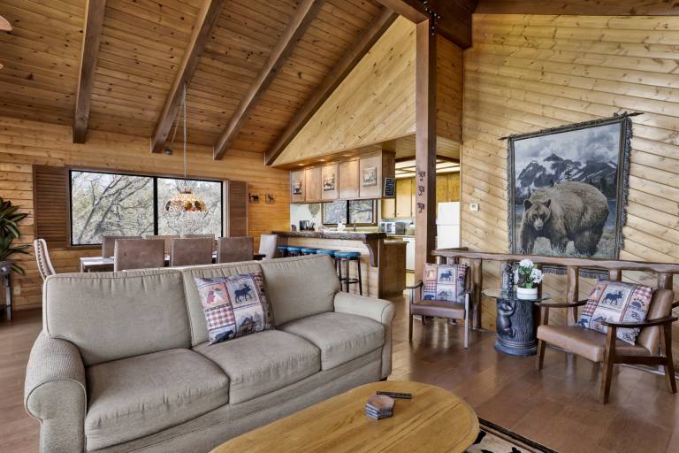 The Bronwell House at Big Bear - Charming Bear Mountain Resort Retreat — photo 4