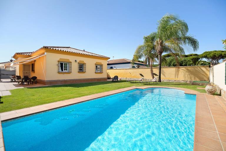 Child-friendly nice vacation home with garden, terrace & private pool | Garden view | Suitable for remote work | Dogs allowed — photo 2