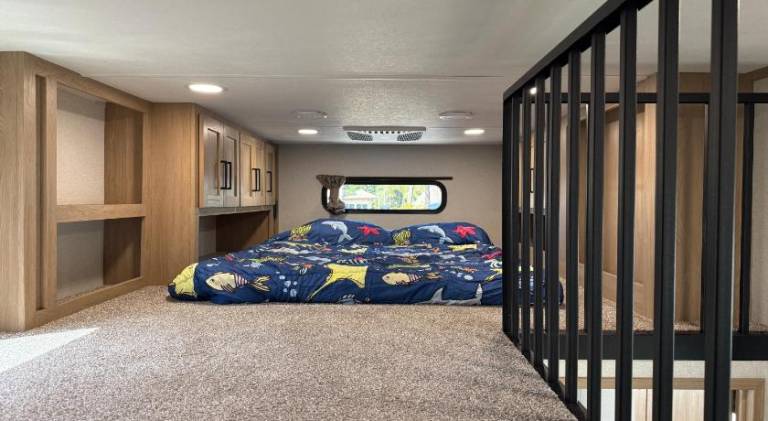 Stylish RV with 2 Bedrooms, 2 Lofts and 2 Bathrooms — photo 2