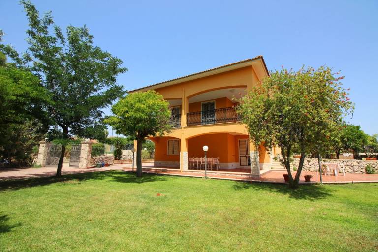 Villa  Solarino