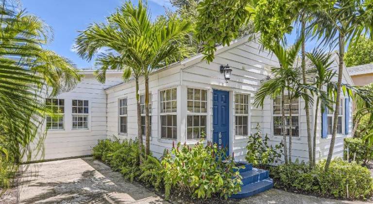 Vacation home with pool in West Palm Beach, FL