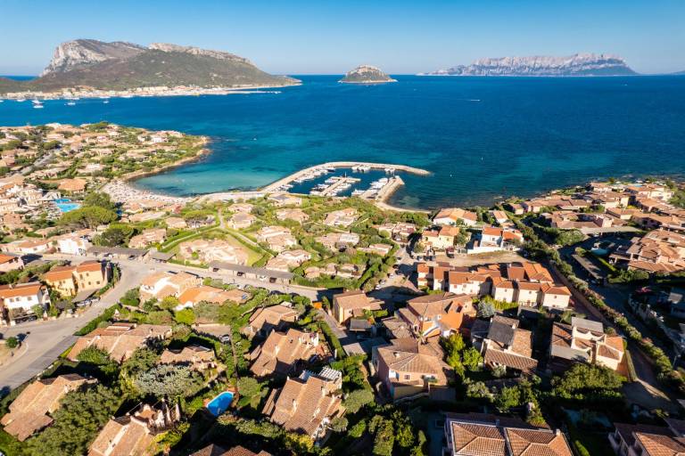 Holiday apartment with patio & yard in Golfo Aranci