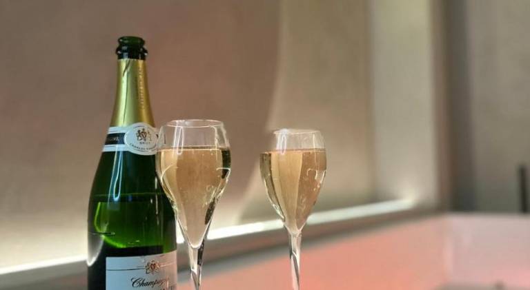 Suite SPA prive by Collection AURA - Charleville-Mezieres a deux pas de la Place Ducale — photo 4