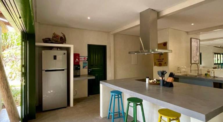 Vacation home with pool — photo 4