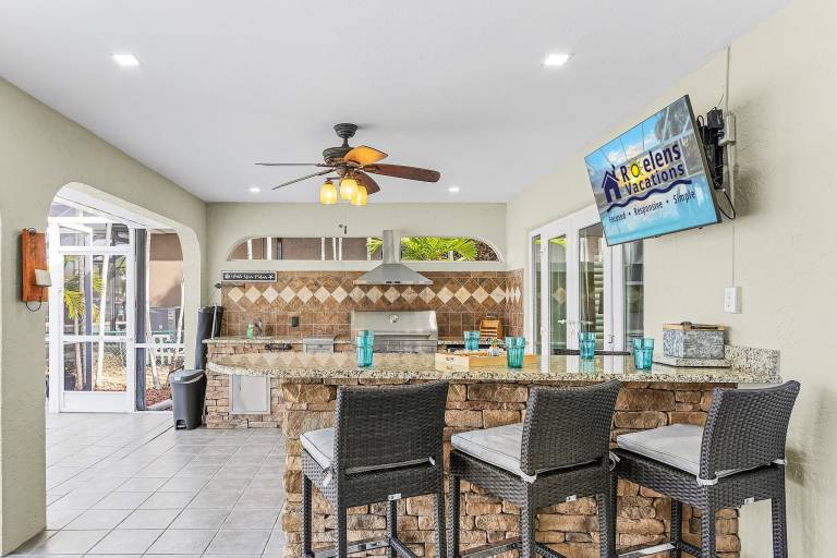 Private Beach, Heated Pool, Kayaks, & Pool Table - Villa Las Palmas - Roelens Vacations — photo 2