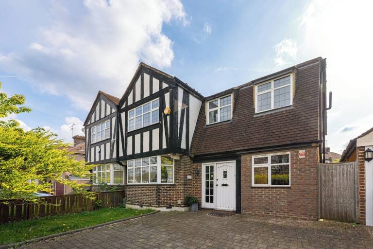 Accommodation  Edgware