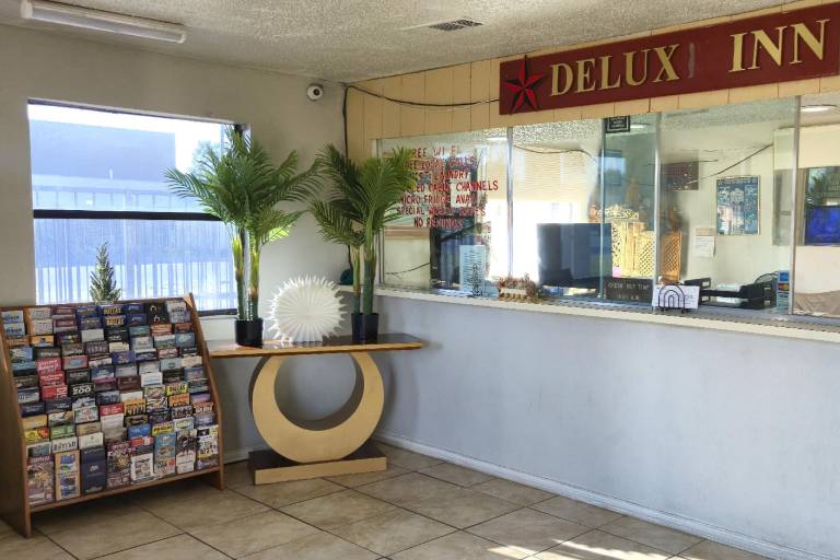 Deluxe Inn Motel By OYO Grand Prairie Interstate 30 — photo 2