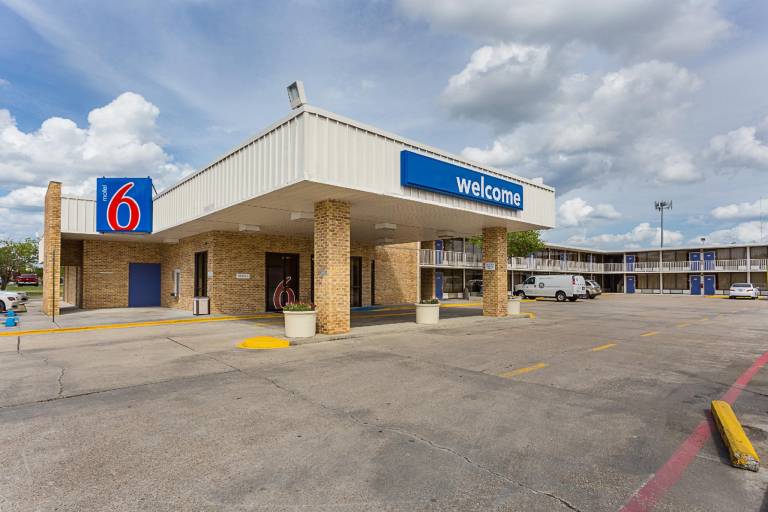 Motel 6 Baton Rouge, LA - Southeast in Baton Rouge, LA