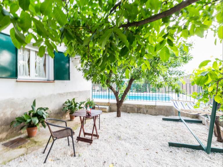 Fully equipped rental with barbeque, yard & patio | Pets are welcome — photo 5