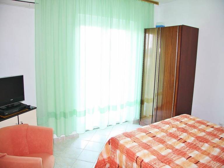 Apartment with BBQ, garden & terrace | Sea view — photo 5