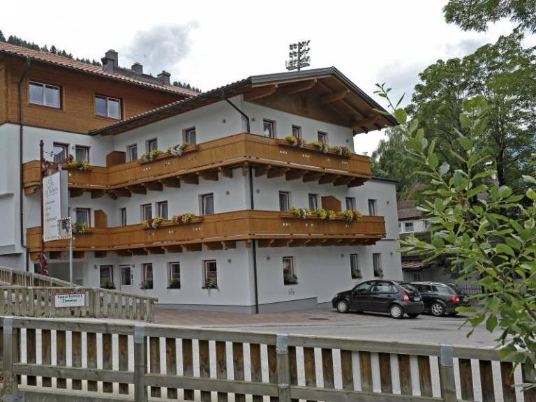 Serviced apartment with sauna & terrace in Schladming