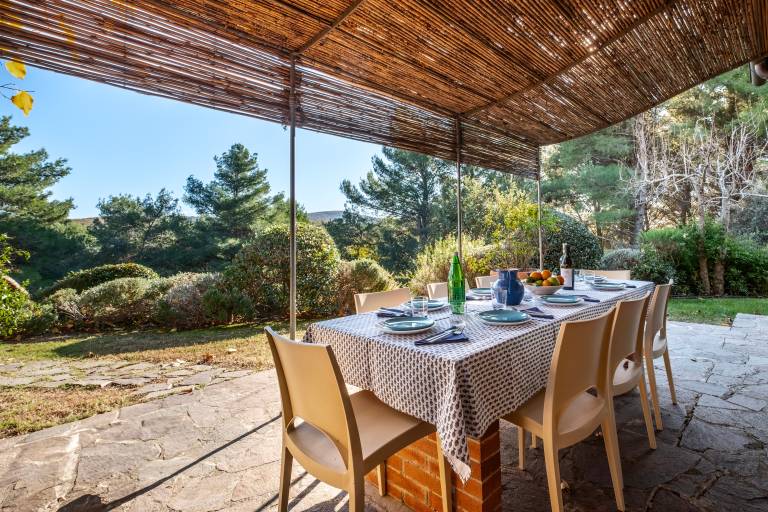 Villa with barbecue, fast internet & yard | Garden view | Dogs allowed — photo 5