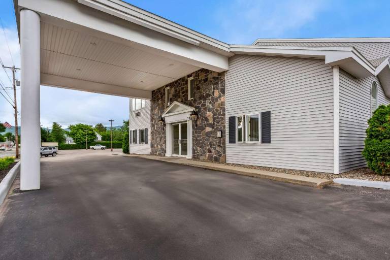 Quality Inn & Suites Gorham Riverside — photo 4