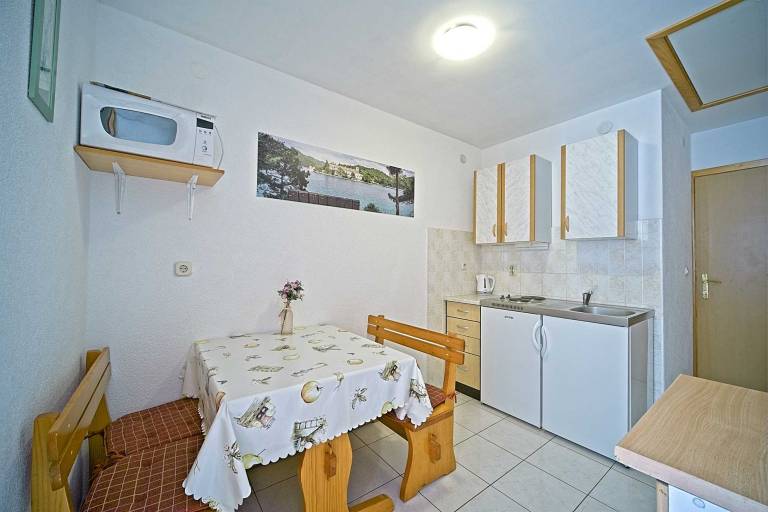 Matana Pomena - A3 One-Bedroom Apartment with Balcony and Park View — photo 2
