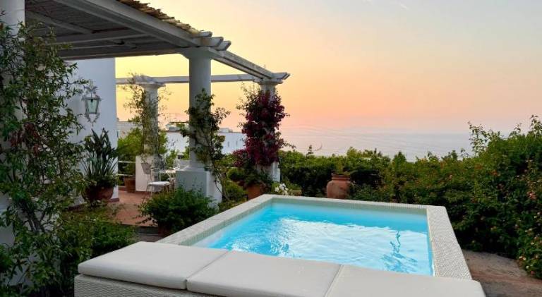 Beautiful villa with hot tub & pool | Dogs allowed — photo 4