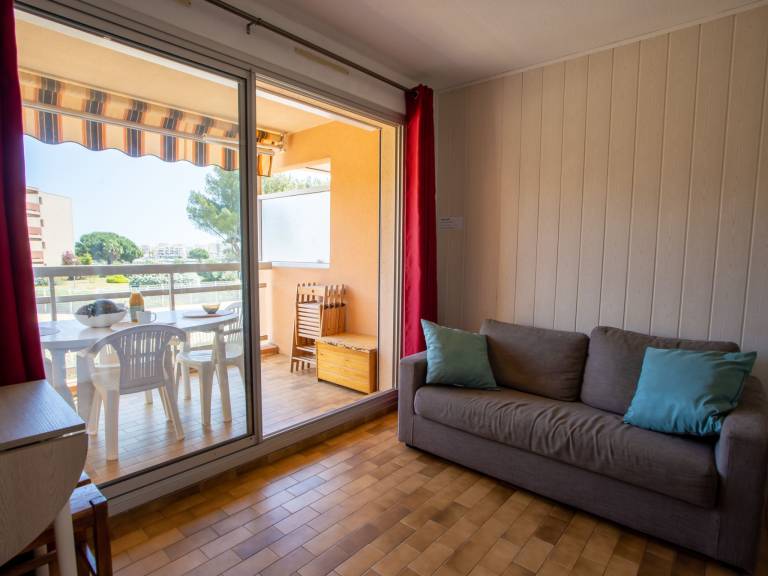 Holiday apartment with pool & garden — photo 3