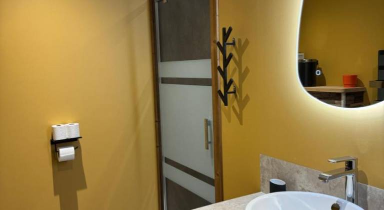 Apartment with hot tub — photo 4
