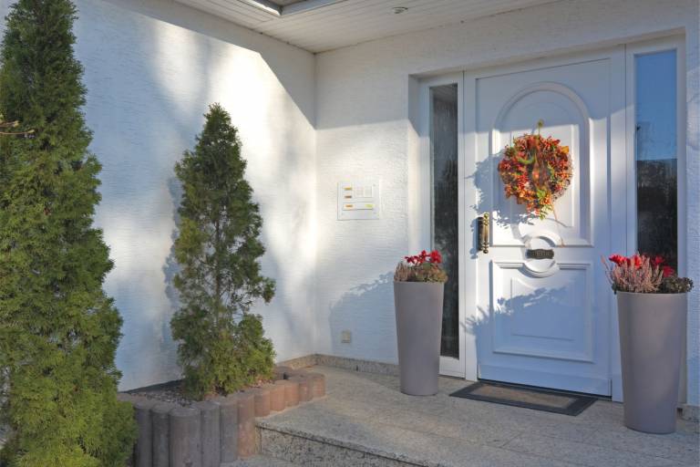Rental apartment with yard, terrace & pool | Mountain view — photo 4
