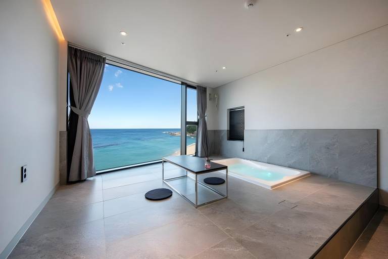 W spa pool villa