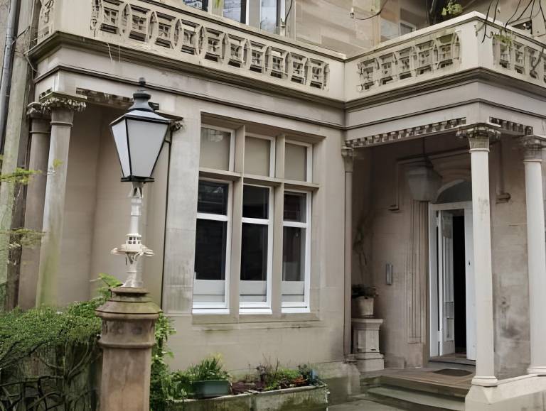 Holiday apartment with yard in Glasgow