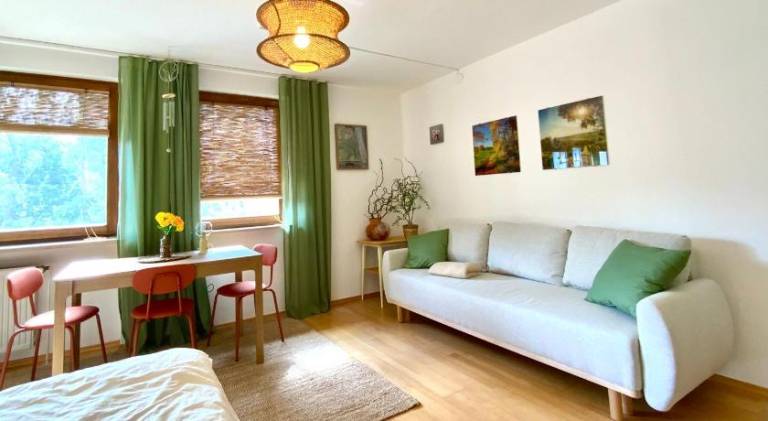 Ruhe & Charme - Family Apartment for 4 People, Self-Check-In, Free Parking, U-Bahn, Netflix — photo 5