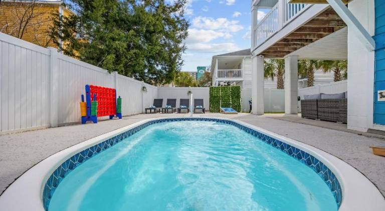 House with pool — photo 4