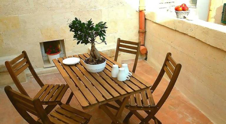 Vacation home with patio | Pet-friendly — photo 4