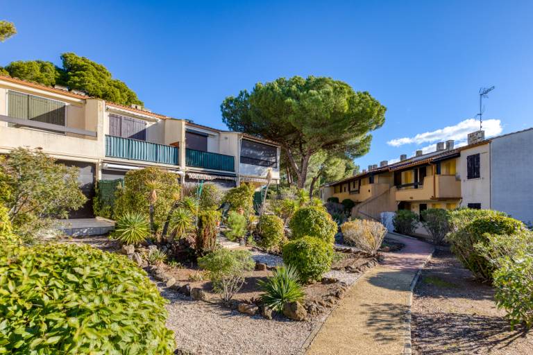 Holiday Apartment "Residence Cap Les Pins" with Shared Pool, Private Terrace & Wi-Fi — photo 2