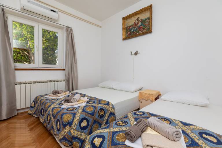 Two bedroom apartment with terrace and sea view Pisak, Omiš (A-5975-f) — photo 3
