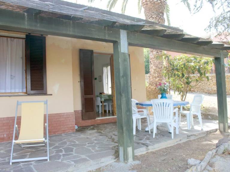 Vacation home with barbeque & yard | Sea view — photo 4