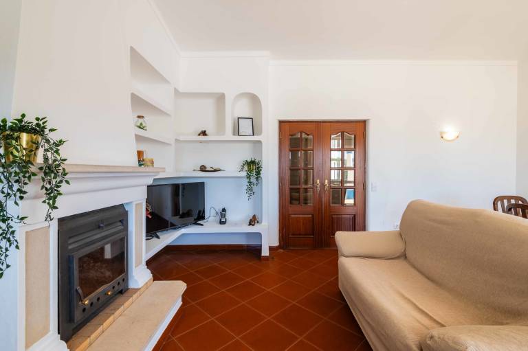 Villa with private pool, barbeque & garden | City view — photo 4