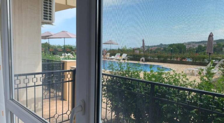 Apartment with pool in Varna