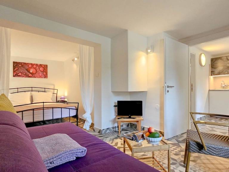 Rental apartment with patio — photo 2