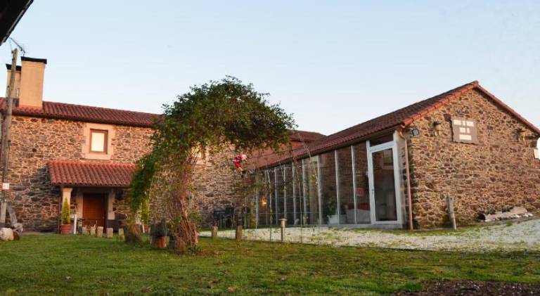 Vacation home with BBQ, garden & patio in Arzua