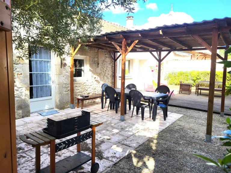 Fully equipped house with barbecue, patio & yard | Pets allowed — photo 3