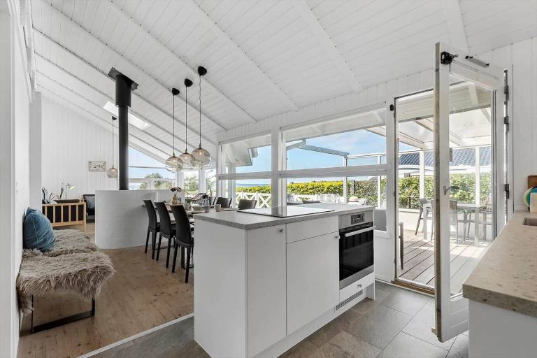 Fully equipped lovely vacation home with barbecue, sauna & hot tub | Sea view | Pets allowed — photo 5