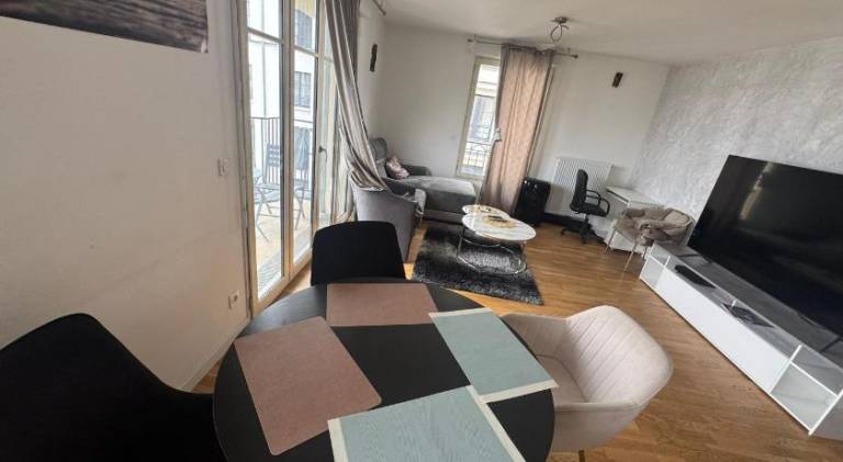 Holiday apartment with 1 room for 4 persons in Clamart