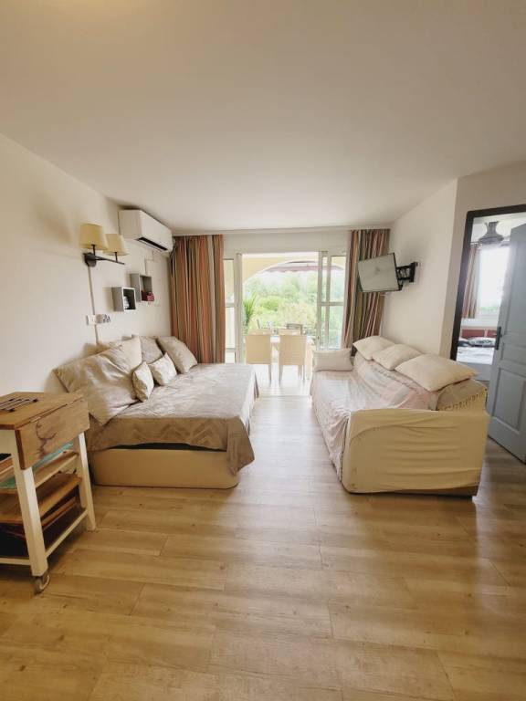 Condo with patio, heated pool & garden | Sea view — photo 4