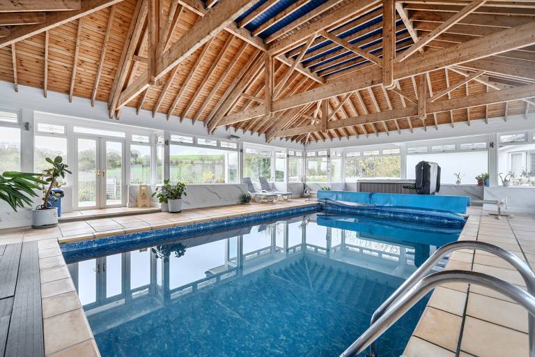 Children-friendly cottage with pool, hot tub & yard | Dogs allowed — photo 3