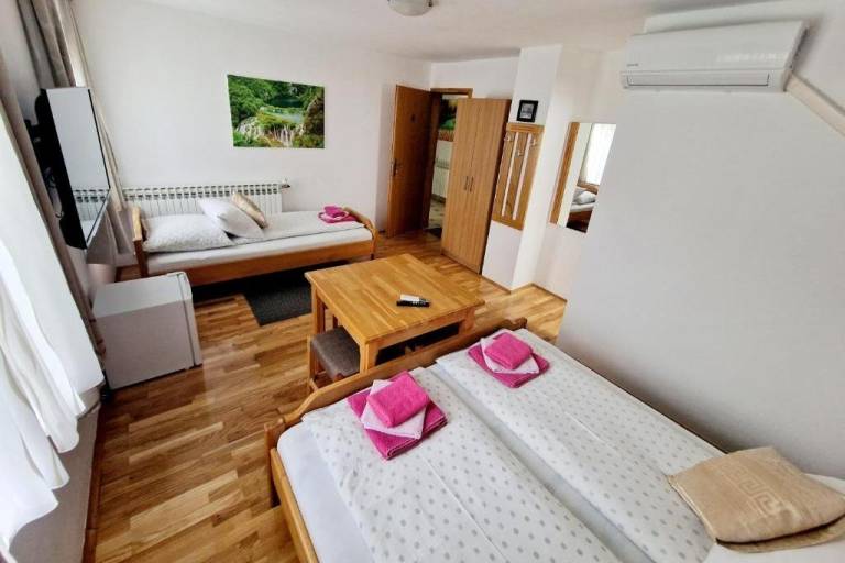 Room with air-conditioning Jezerce, Plitvice (S-25059-c) — photo 4